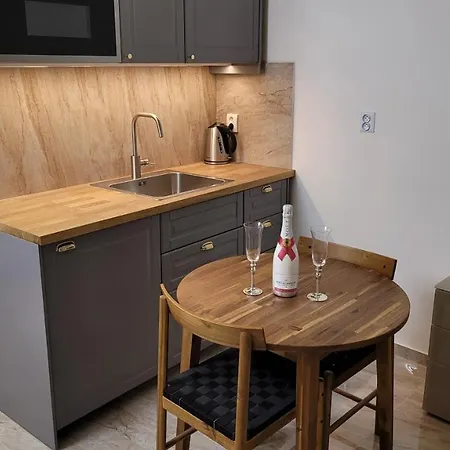 Luxusní Nedaleko Centra Apartamento *